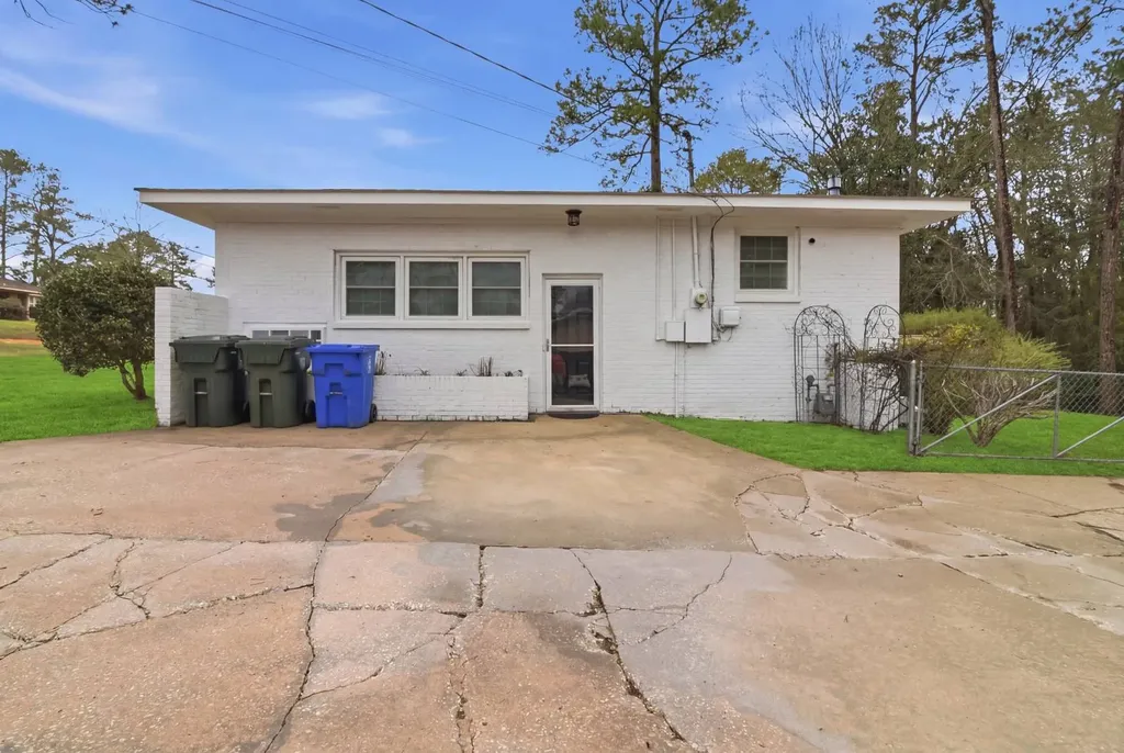 1400 Buena Vista Drive Dothan AL 36303