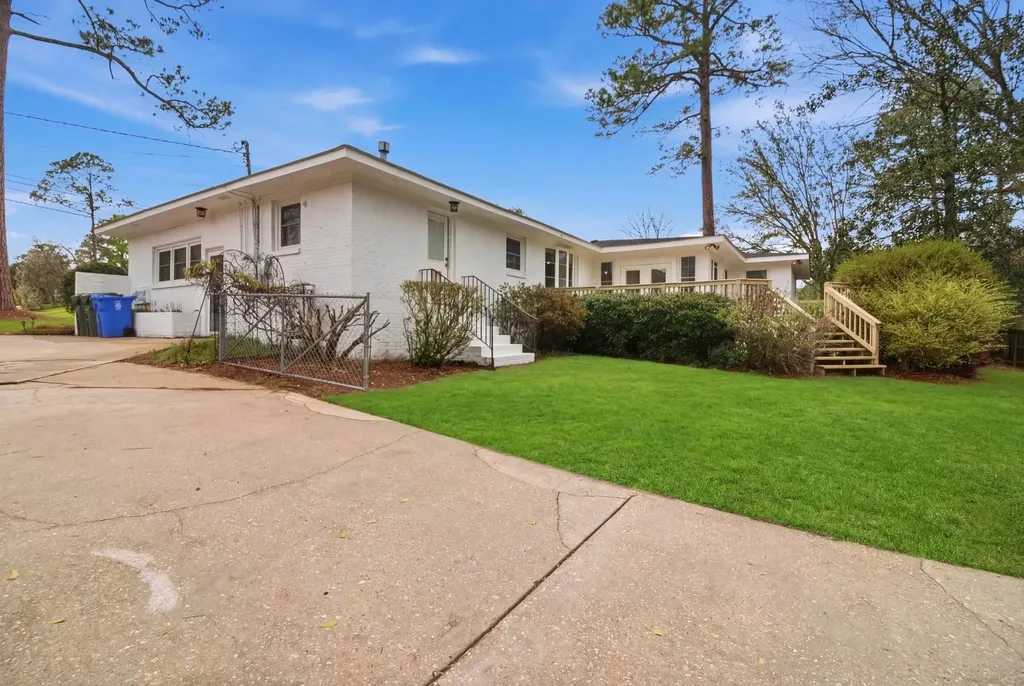 1400 Buena Vista Drive Dothan AL 36303