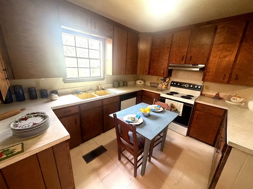 43 Sunrise Lane Grove Hill AL 36451
