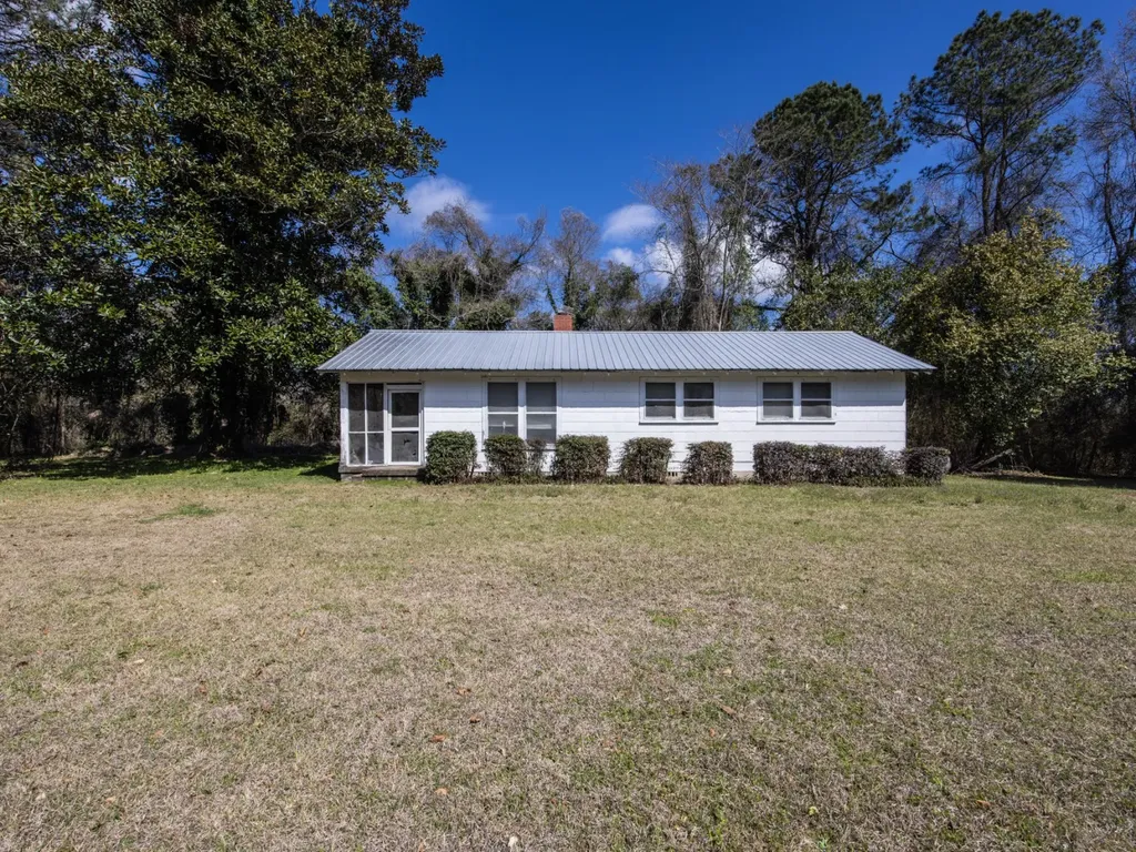 919 County Road 6628 Banks AL 36005