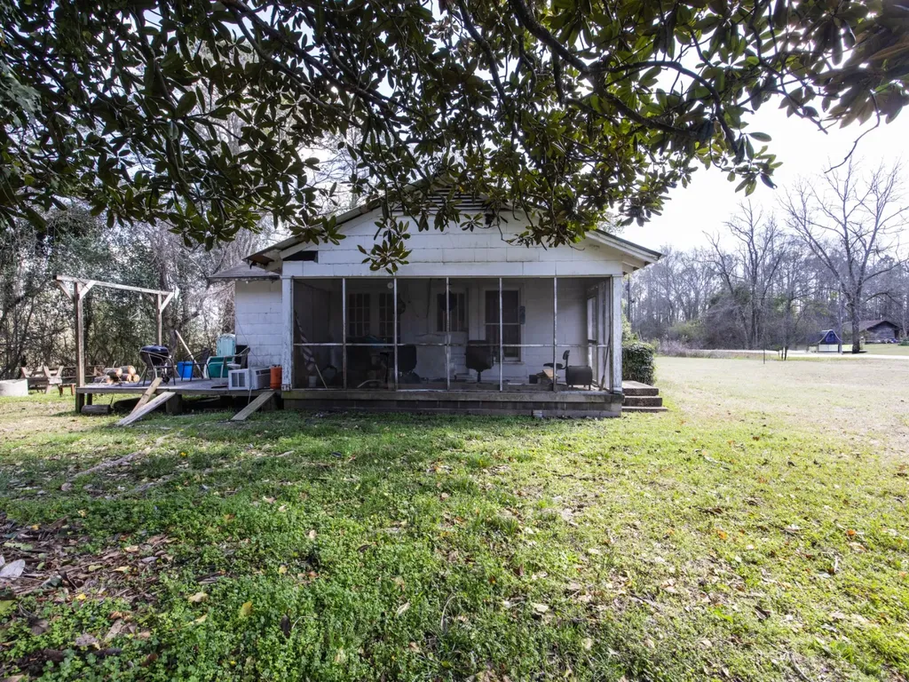 919 County Road 6628 Banks AL 36005