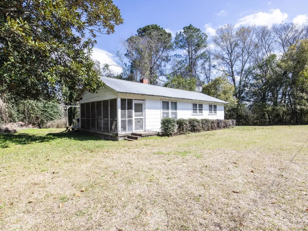 919 County Road 6628 Banks AL 36005