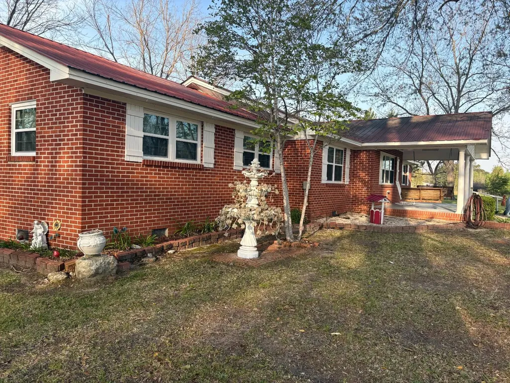 3988 Barrytown Road Gilbertown AL 36908
