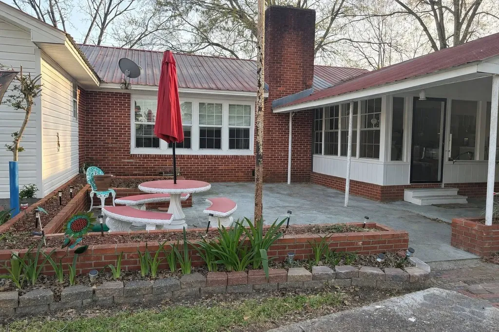 3988 Barrytown Road Gilbertown AL 36908