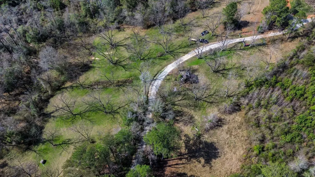 000 Private Road Berry Road Valley Grande AL 36701
