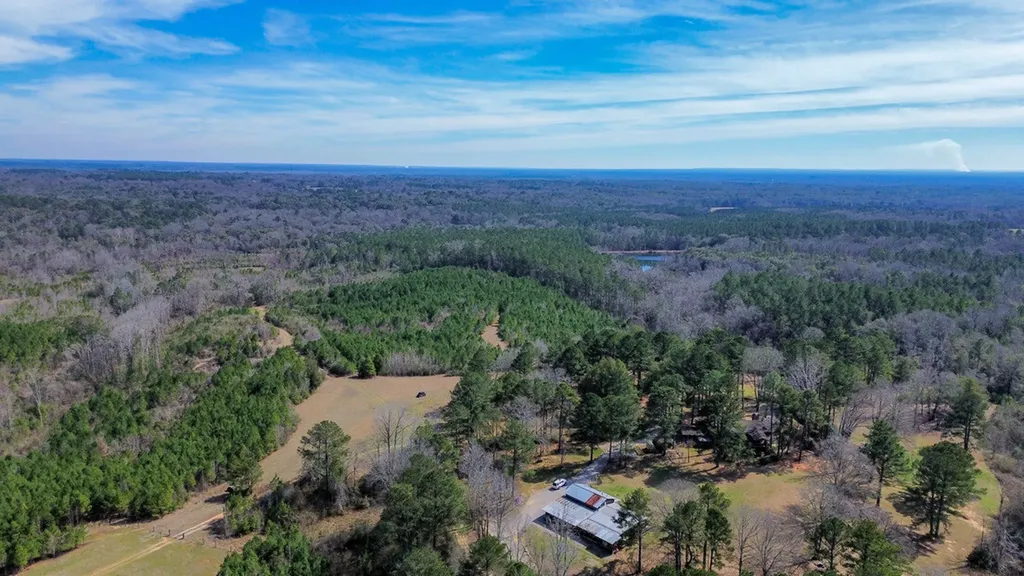 000 Private Road Berry Road Valley Grande AL 36701