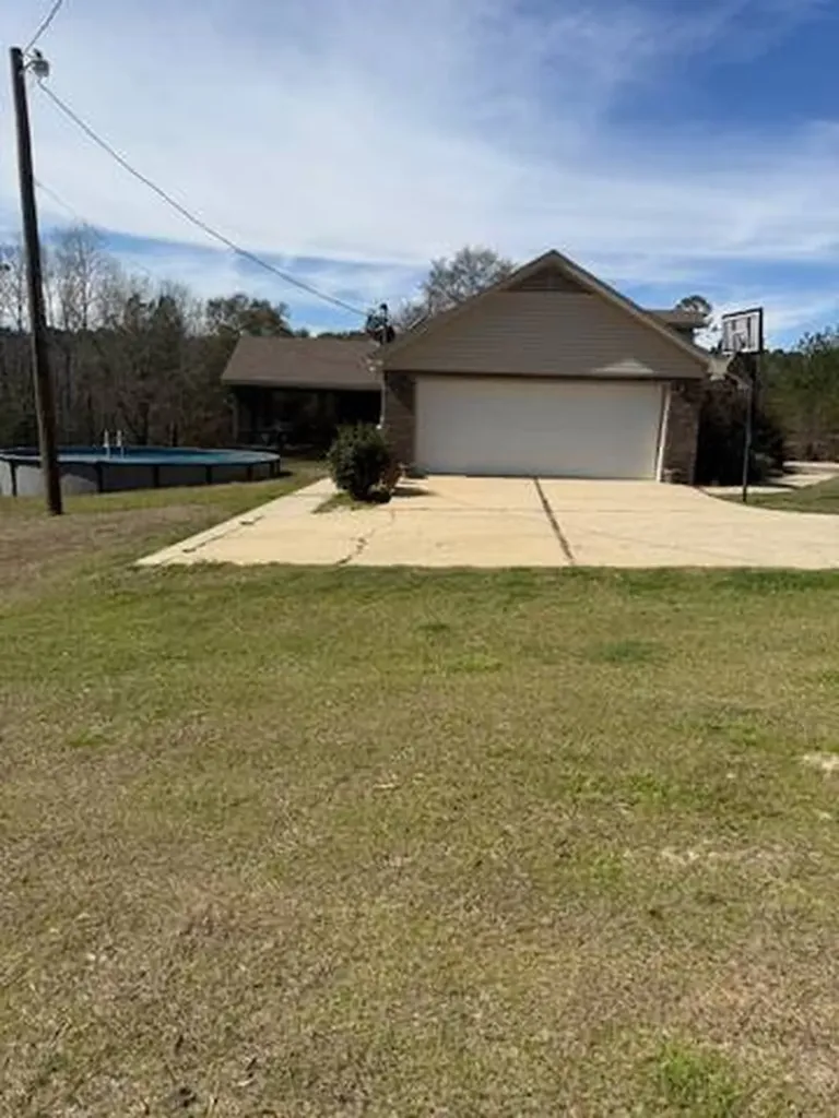 156 Deer Trail Drive Leroy AL 36548