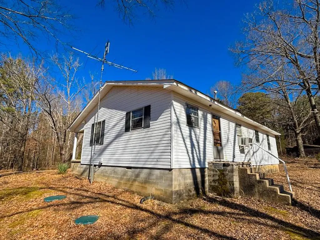 6097 Co Highway 157 Hamilton AL 35570