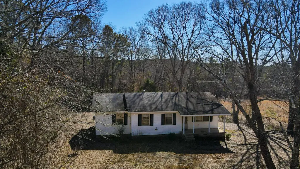 6097 Co Highway 157 Hamilton AL 35570