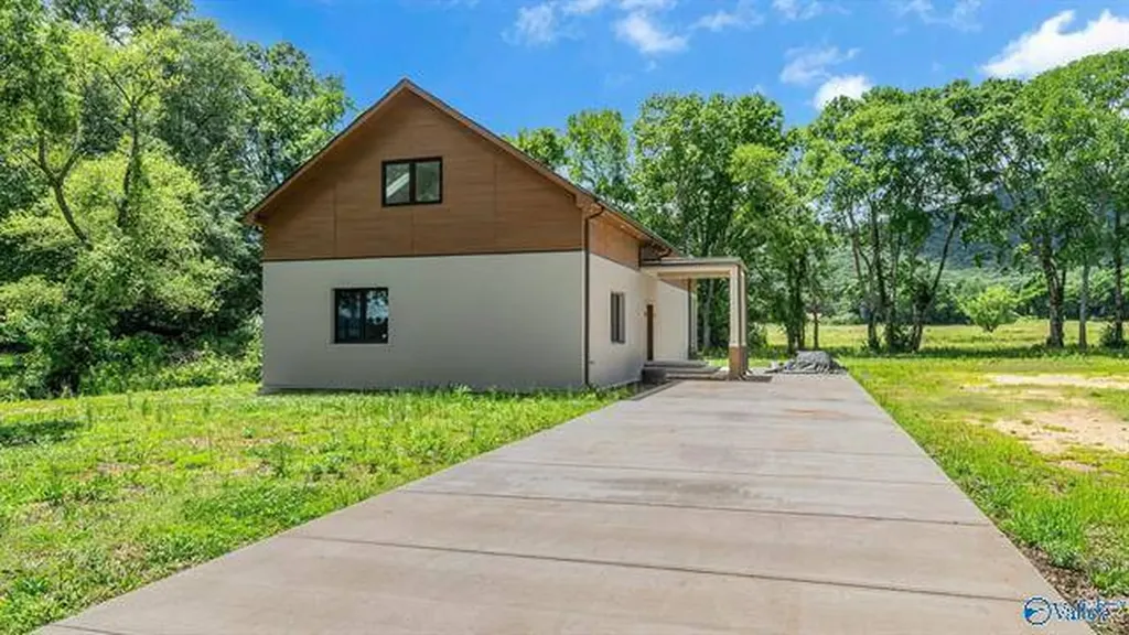 162 Woodside Owens Cross Roads AL 35763
