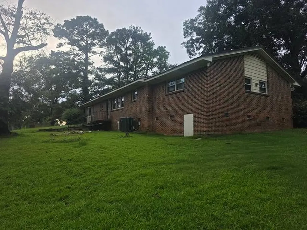 5443 Merrifield Drive Valley Grande AL 36703