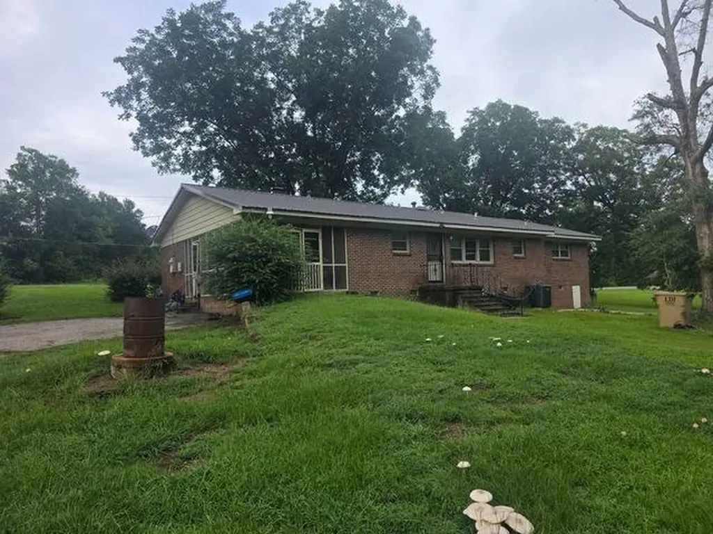 5443 Merrifield Drive Valley Grande AL 36703
