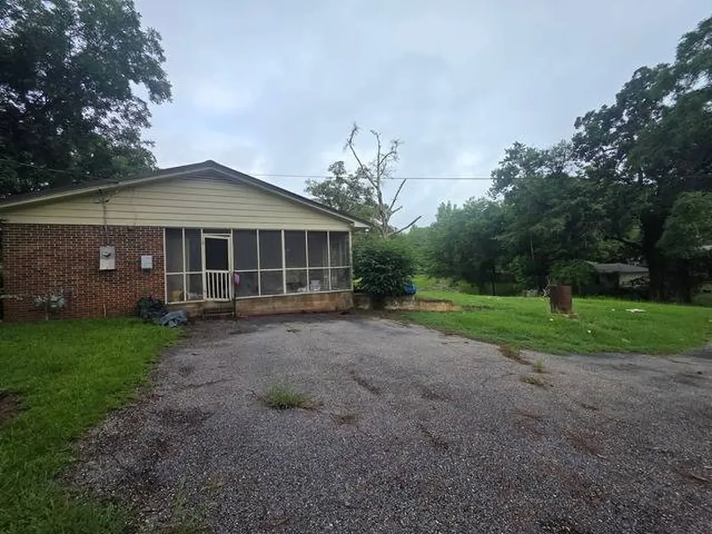 5443 Merrifield Drive Valley Grande AL 36703