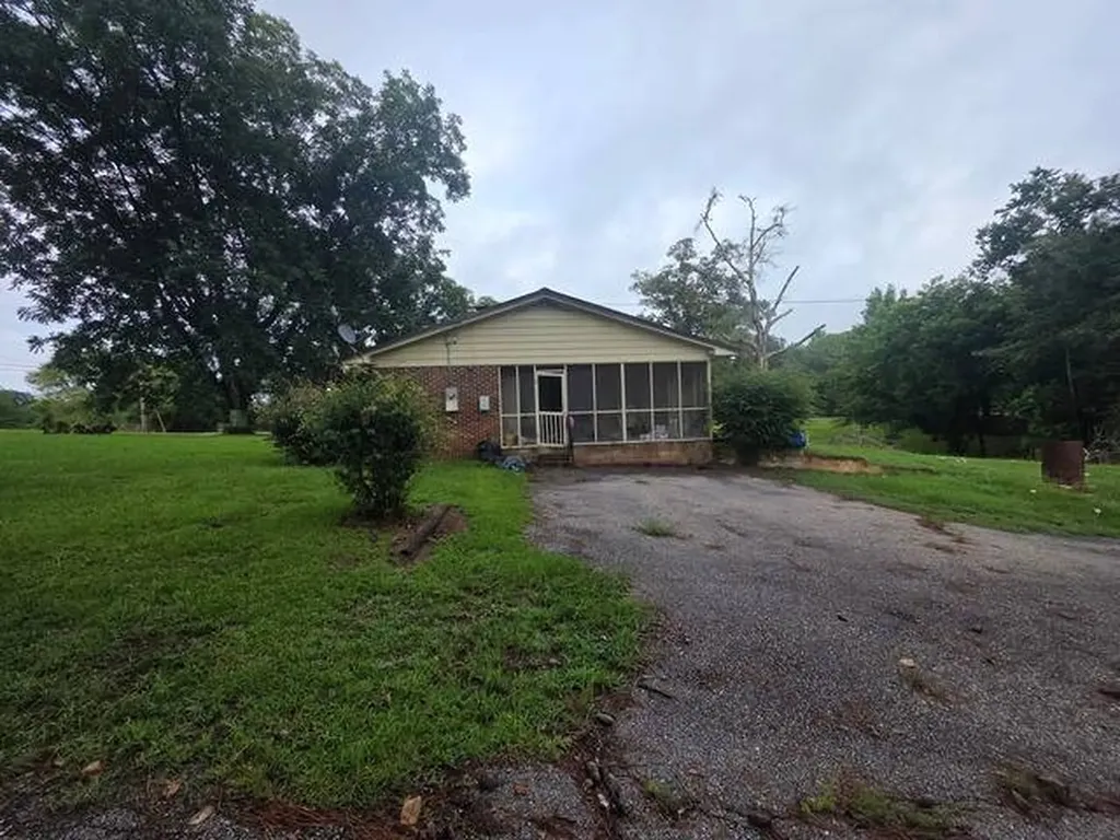 5443 Merrifield Drive Valley Grande AL 36703