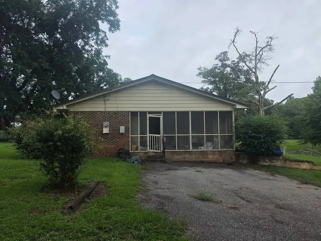 5443 Merrifield Drive Valley Grande AL 36703