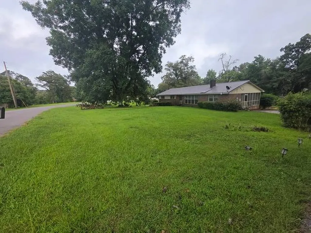 5443 Merrifield Drive Valley Grande AL 36703