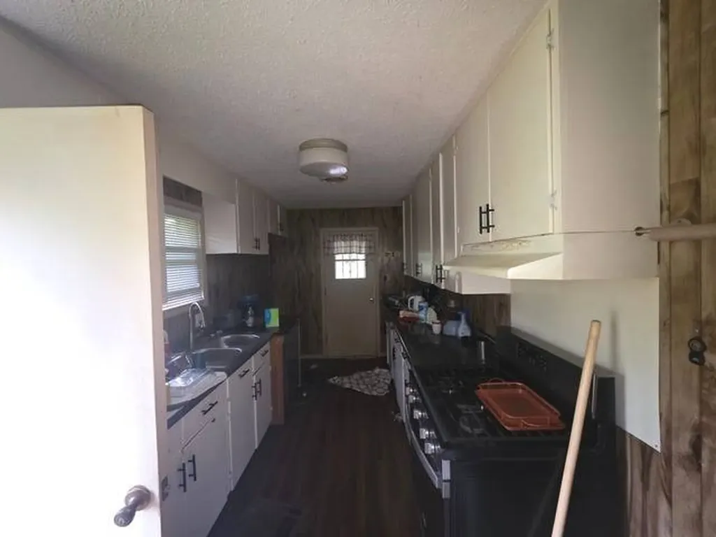5443 Merrifield Drive Valley Grande AL 36703