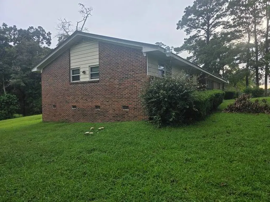 5443 Merrifield Drive Valley Grande AL 36703