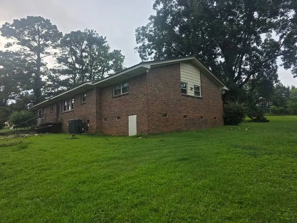 5443 Merrifield Drive Valley Grande AL 36703