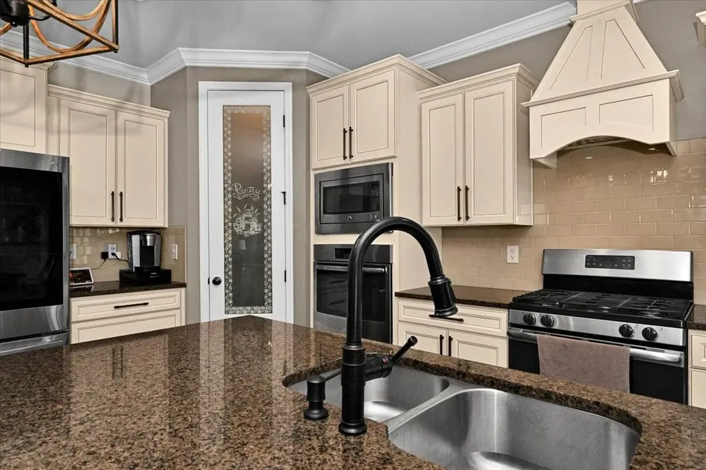 1111 Flatts Trace SW Cullman AL 35055
