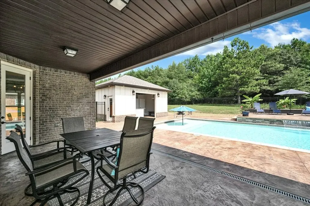 1111 Flatts Trace SW Cullman AL 35055