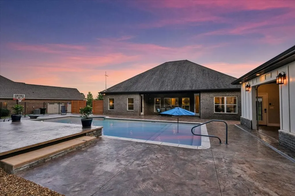 1111 Flatts Trace SW Cullman AL 35055