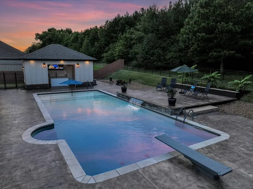 1111 Flatts Trace SW Cullman AL 35055