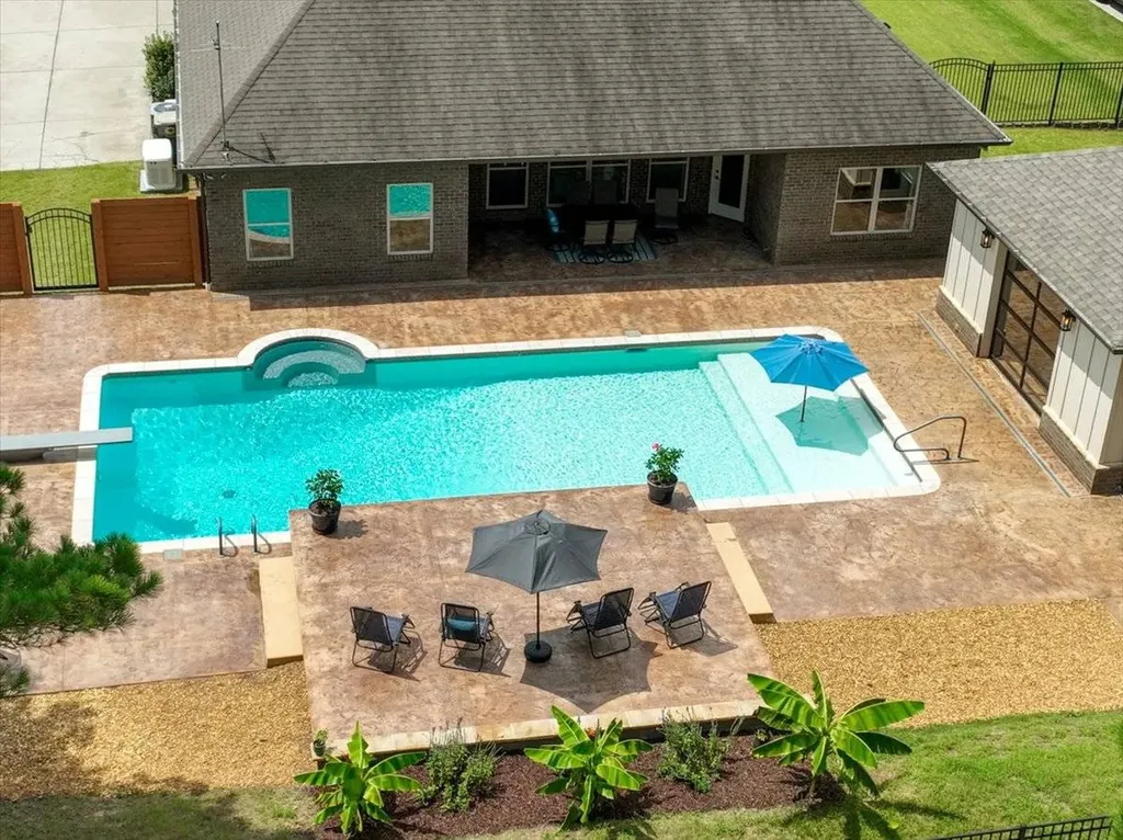 1111 Flatts Trace SW Cullman AL 35055