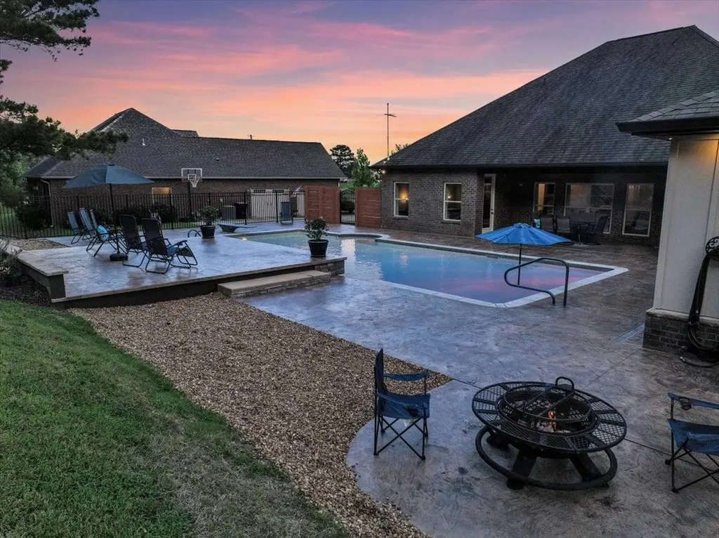 1111 Flatts Trace SW Cullman AL 35055