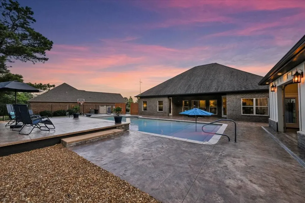 1111 Flatts Trace SW Cullman AL 35055