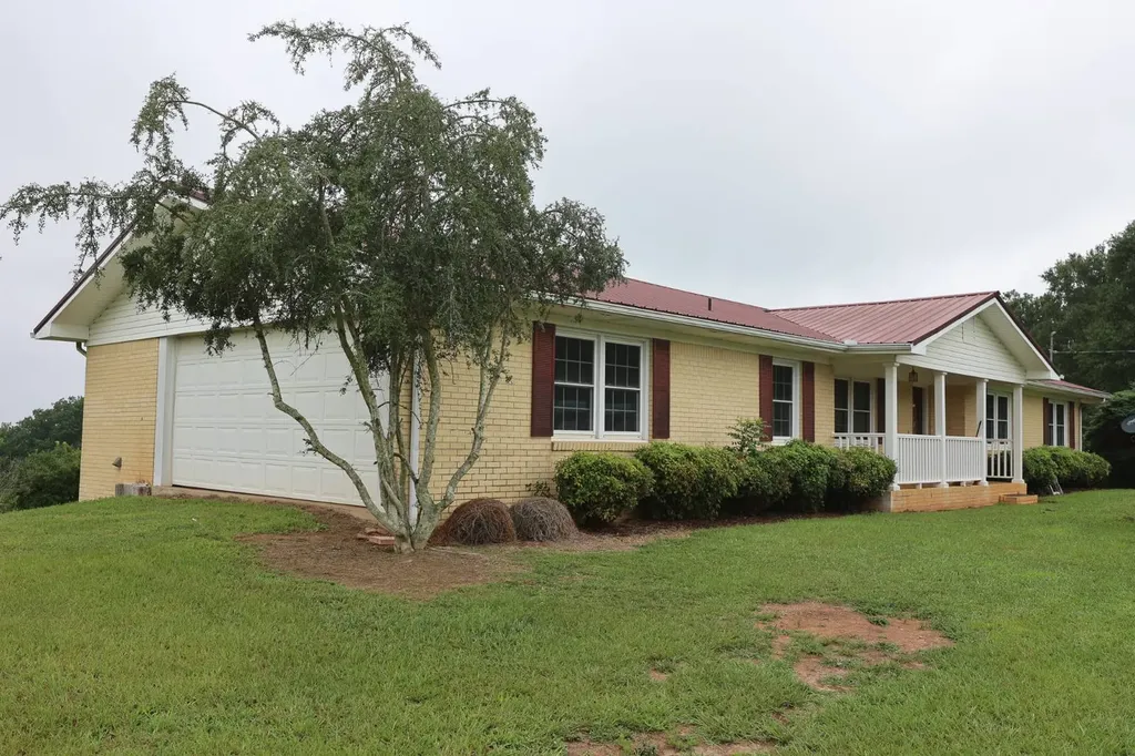 10359 County Road 65 Roanoke AL 36274