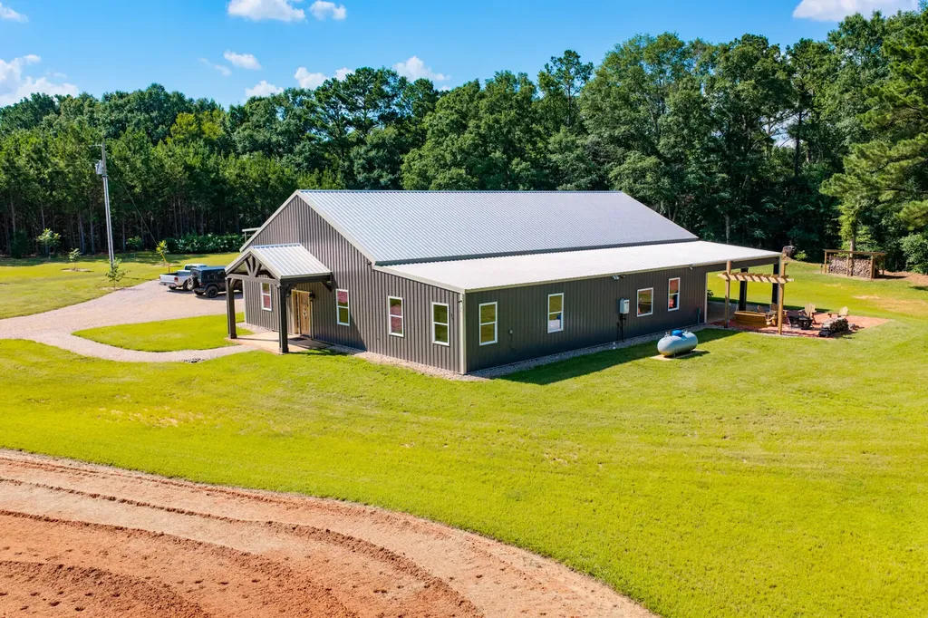1882 County Road 4419 Brundidge AL 36010