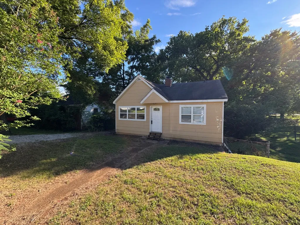 320 S Richards Street Florence AL 35630