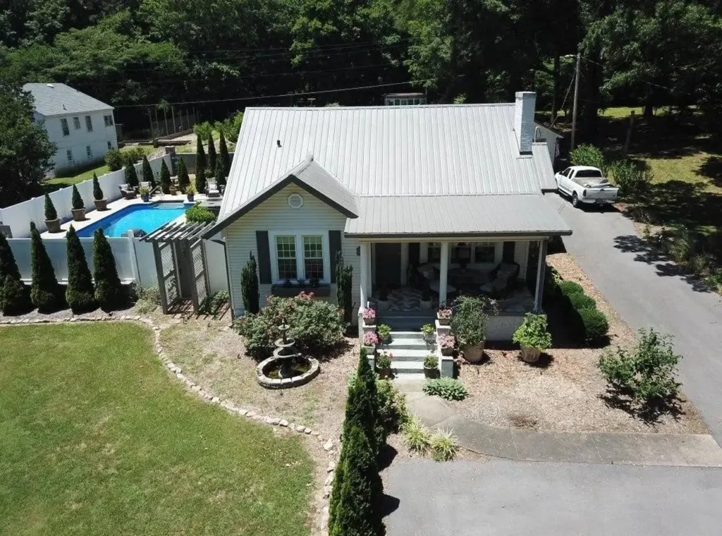 2104 Gault S Avenue Fort Payne AL 35967