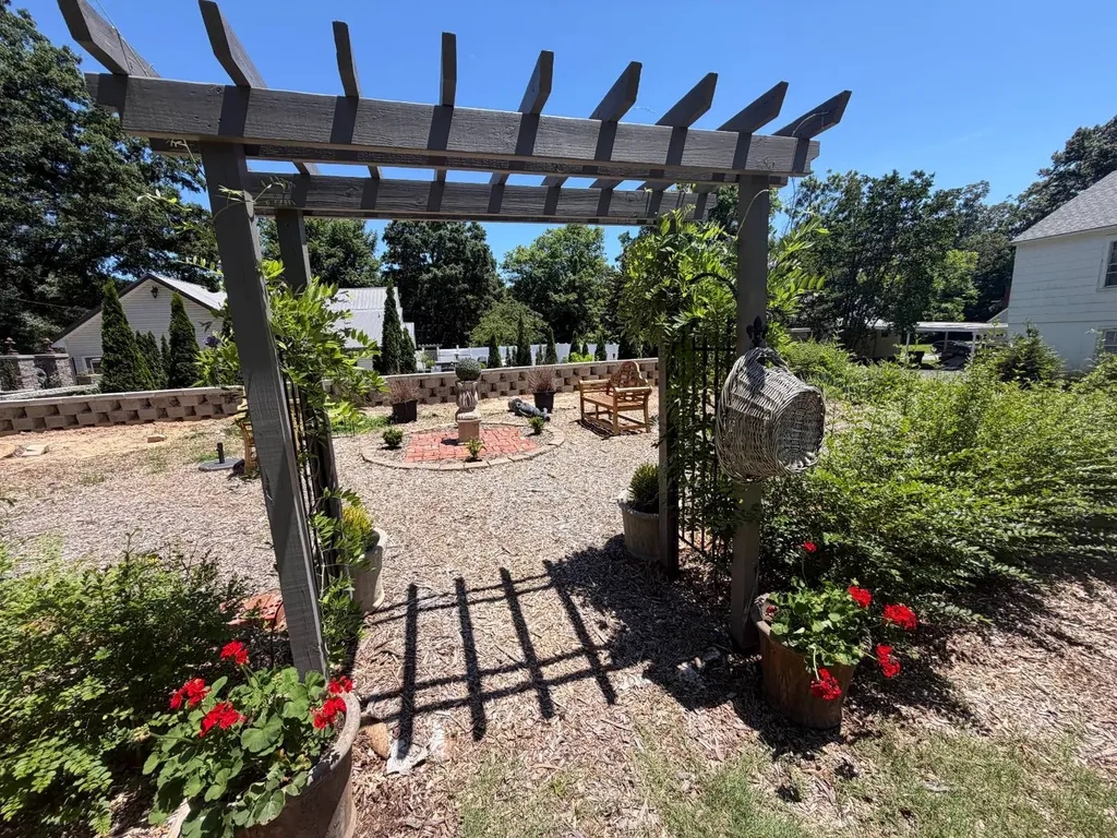 2104 Gault S Avenue Fort Payne AL 35967