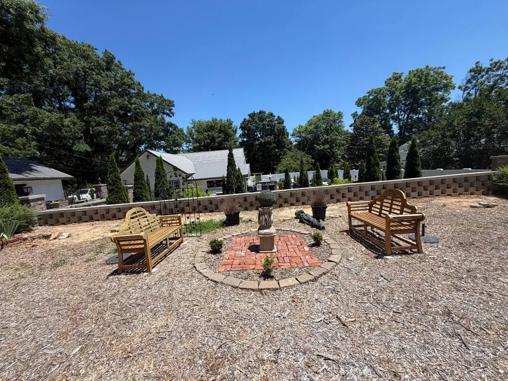 2104 Gault S Avenue Fort Payne AL 35967