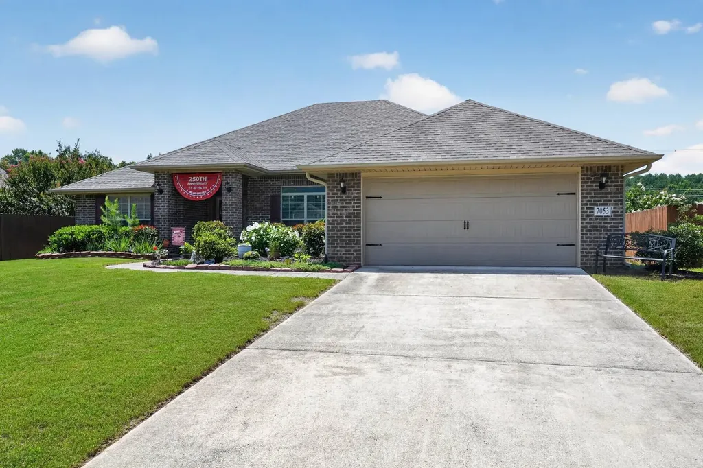 7053 Summerdale Drive Mccalla AL 35111
