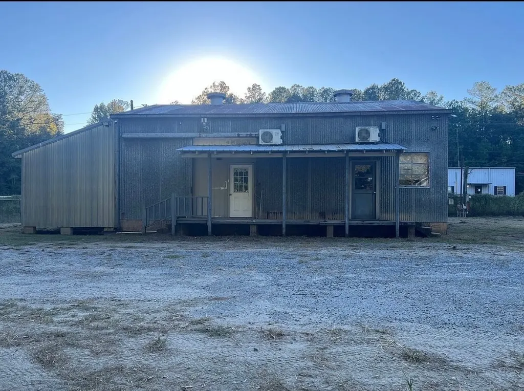 13216 Choctaw Avenue Gilbertown AL 36908