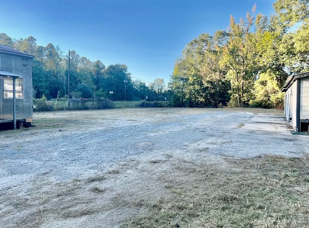 13216 Choctaw Avenue Gilbertown AL 36908
