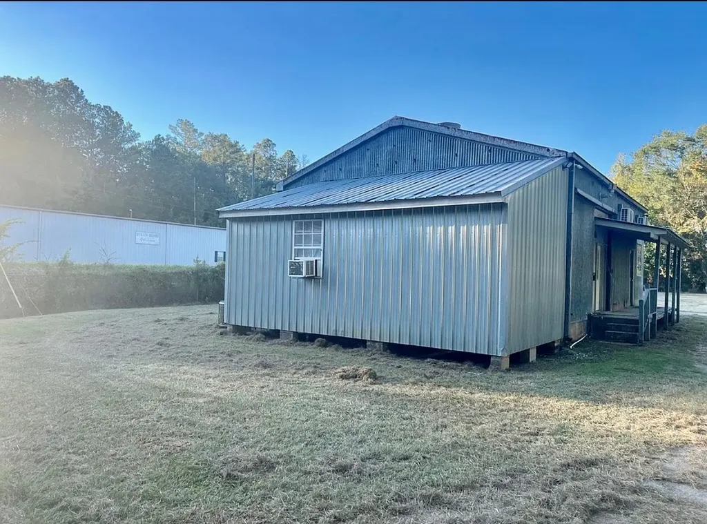 13216 Choctaw Avenue Gilbertown AL 36908