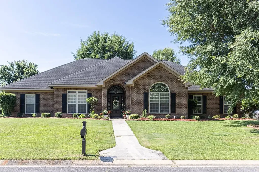 11934 Aspenwood Drive Moundville AL 35474