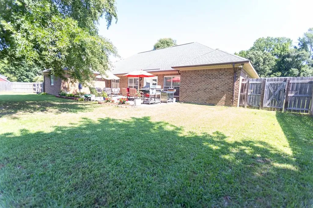 11934 Aspenwood Drive Moundville AL 35474