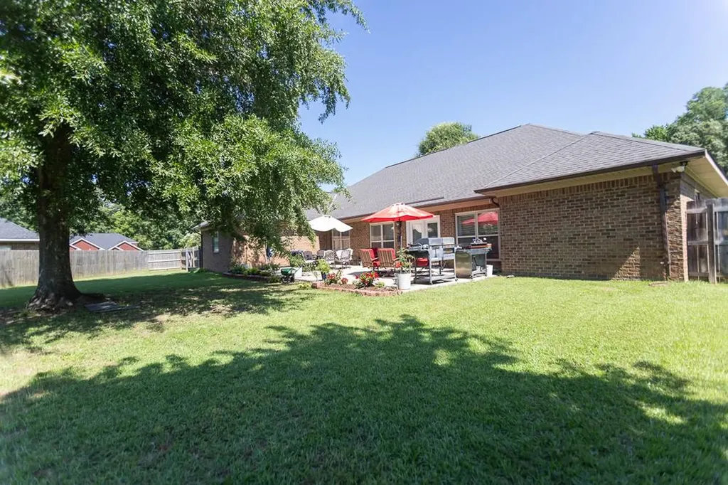 11934 Aspenwood Drive Moundville AL 35474