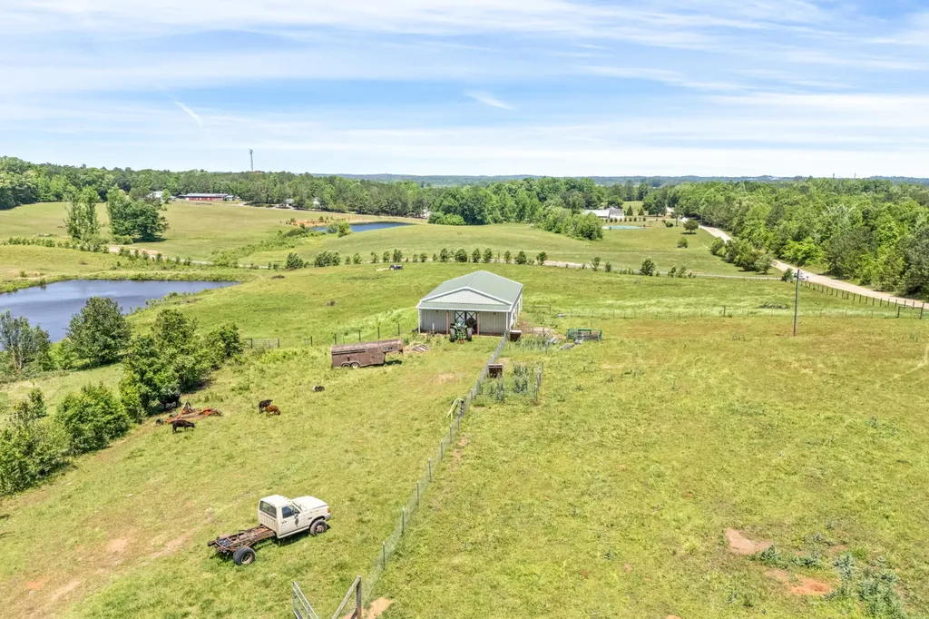 1049 County Road 539 Valley AL 36854