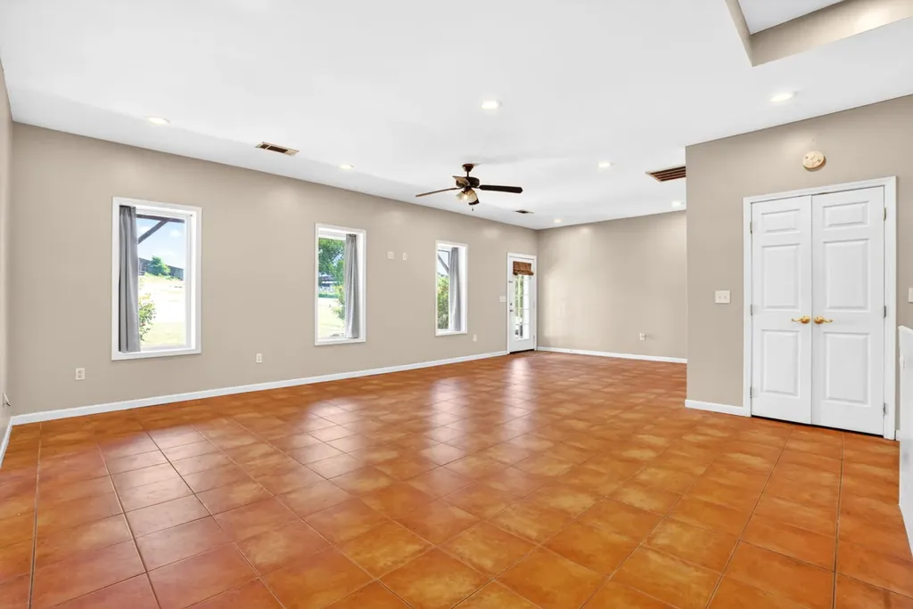1049 County Road 539 Valley AL 36854