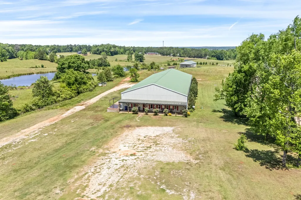 1049 County Road 539 Valley AL 36854