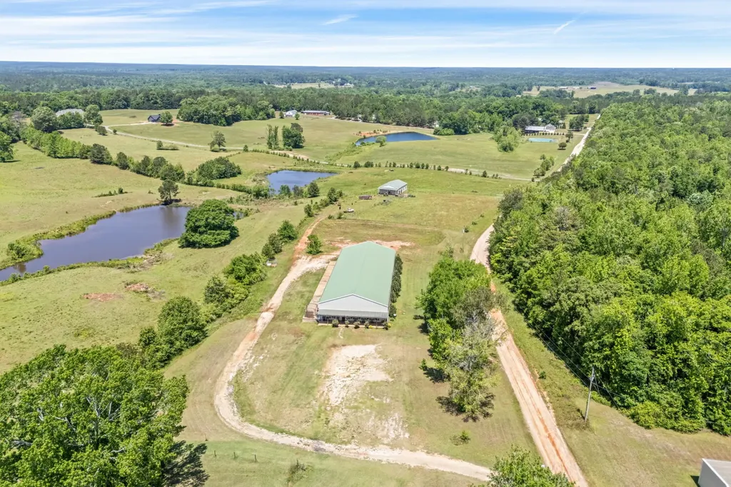 1049 County Road 539 Valley AL 36854