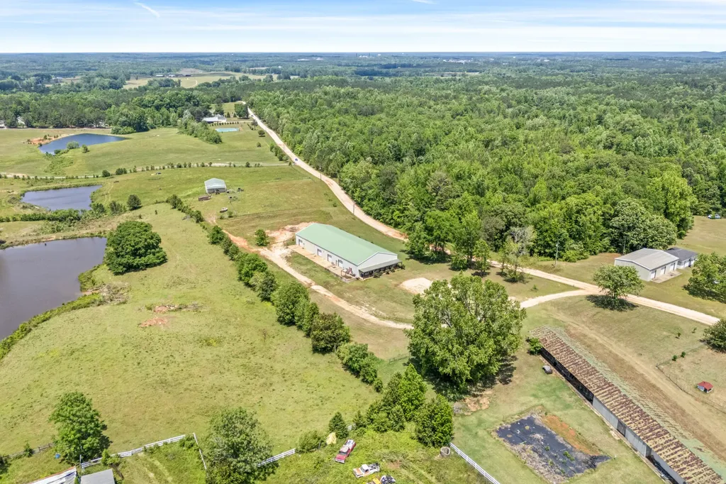1049 County Road 539 Valley AL 36854