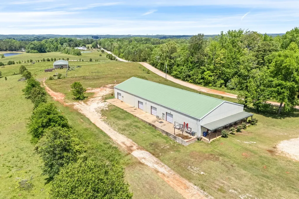 1049 County Road 539 Valley AL 36854