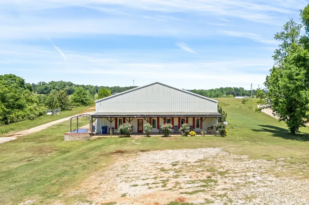 1049 County Road 539 Valley AL 36854